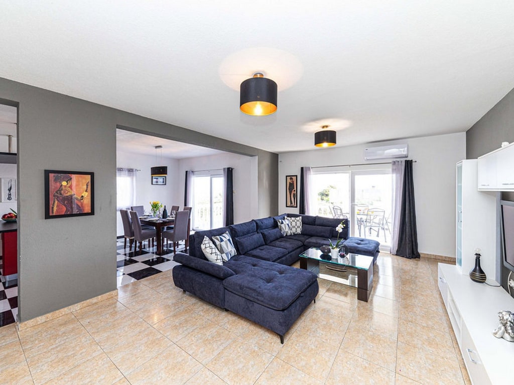 Exquisite Spacious Villa Bufaline with Pool and Gym - Eight Bedroom Villa with Pool and Gym