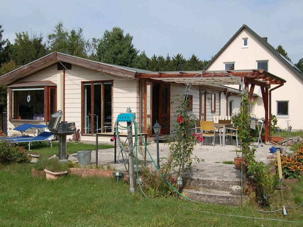 Bungalow in Lübs met zwembad