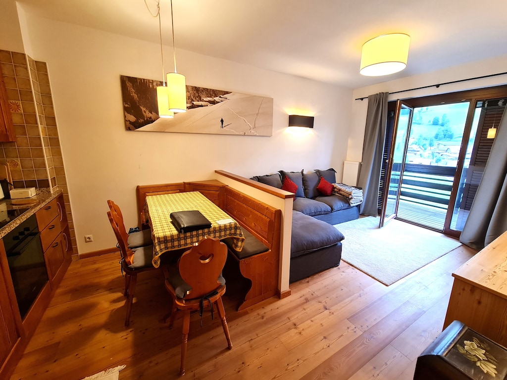 Appartement met balkon en uitzicht op de bergen