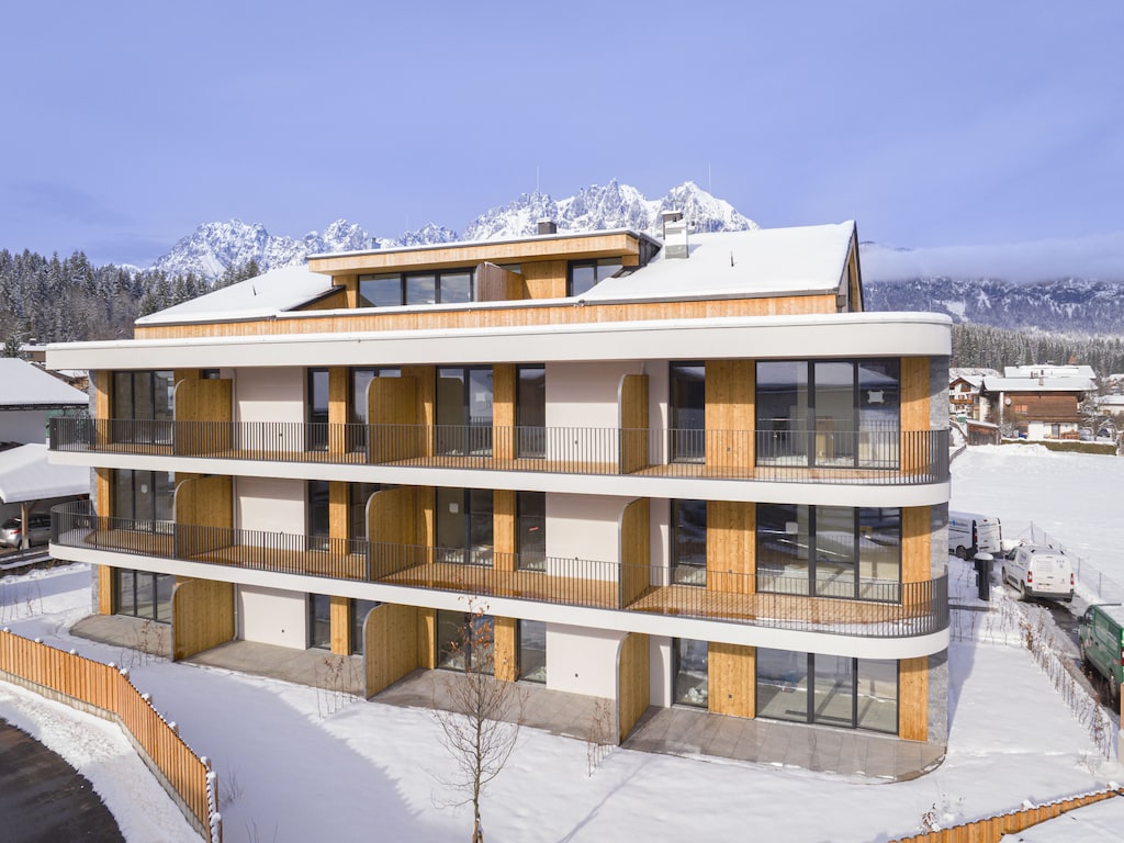 Apartment with 3 private terraces