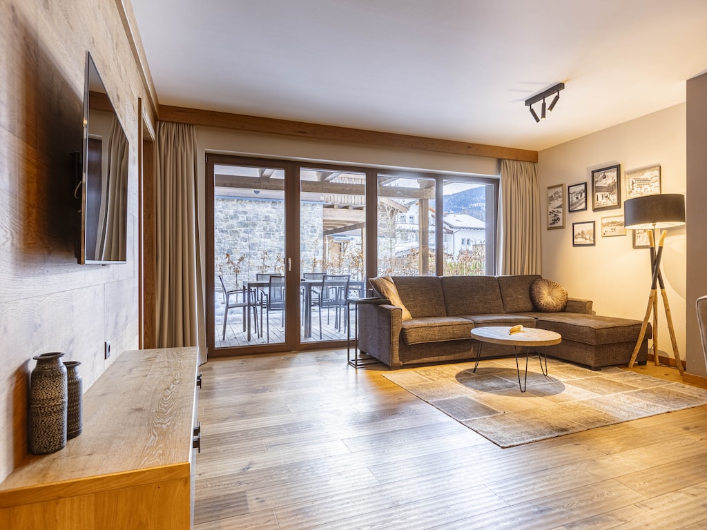 Spacious apartment with swimming pool (No Deposit)