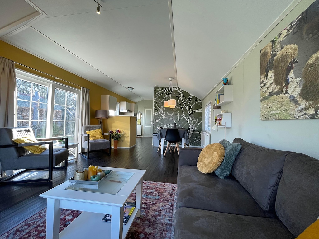 Chalet in Friesland met Privé Aanlegsteiger