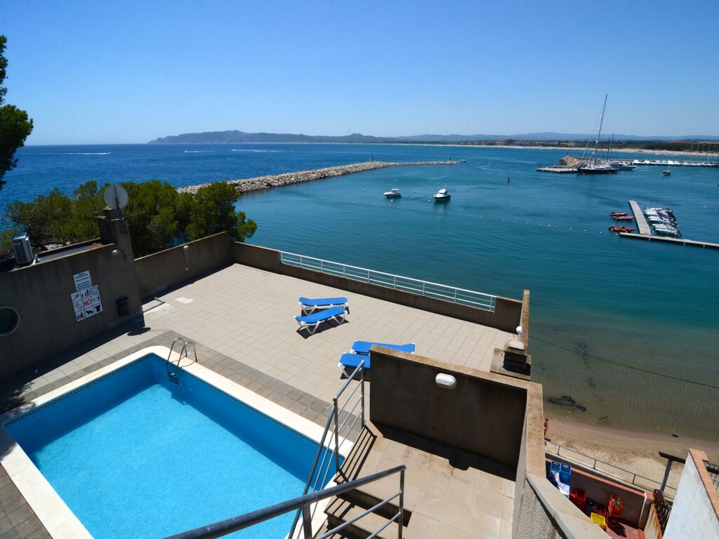 Appartement in Estartit met uitzicht op zee