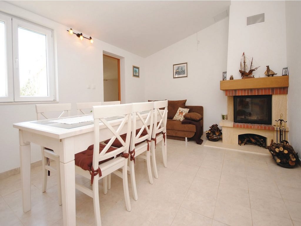 Picturesque Escape Holiday Home with Pool and Sauna - Four Bedroom Holiday Home with Sauna and Pool