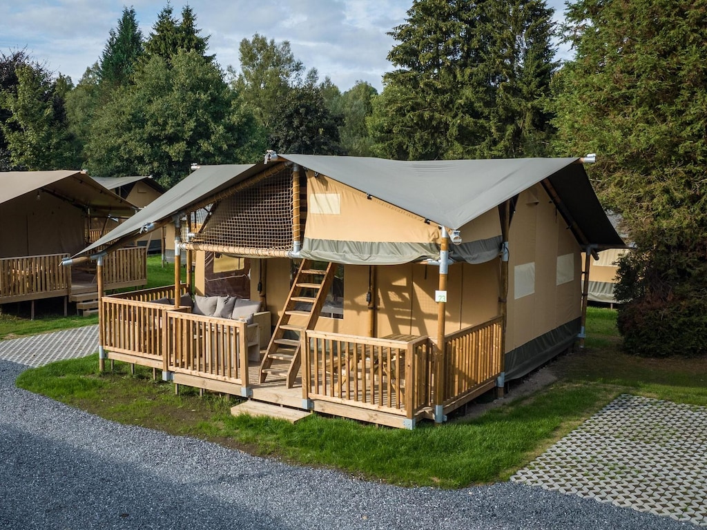 Houten 8-persoons vakantietent