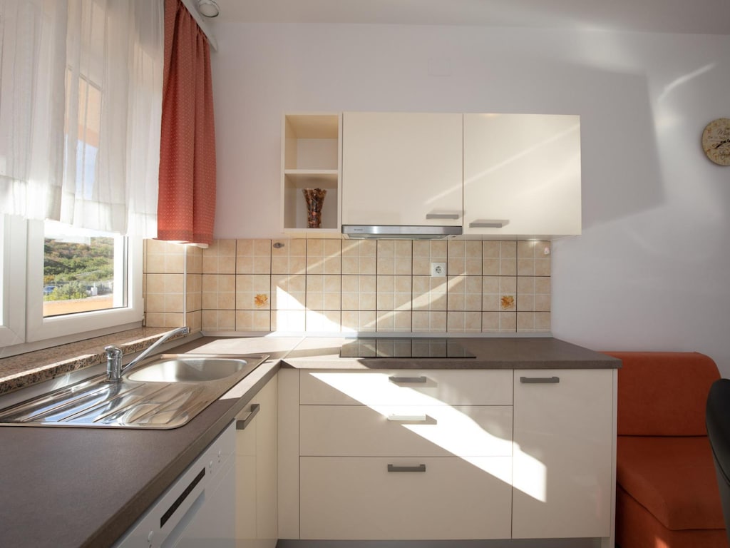 Two Bedroom Apartment with Balcony and Pool