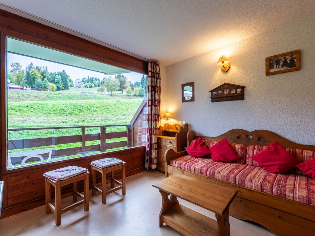 Wohnung in Frankreich mit Pool und Bergblick