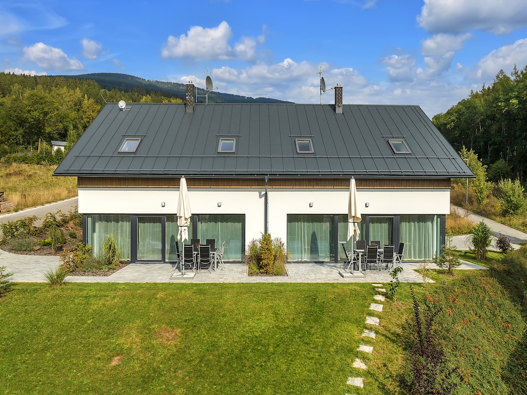 Villa in Krkonoše met sauna en boszicht