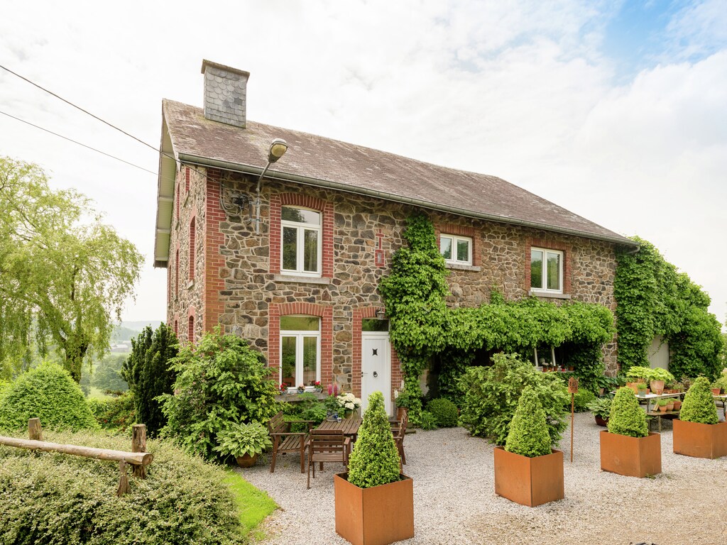 Appartement in boerderij met eigen tuin, speeltoestellen en panoramisch uitzicht