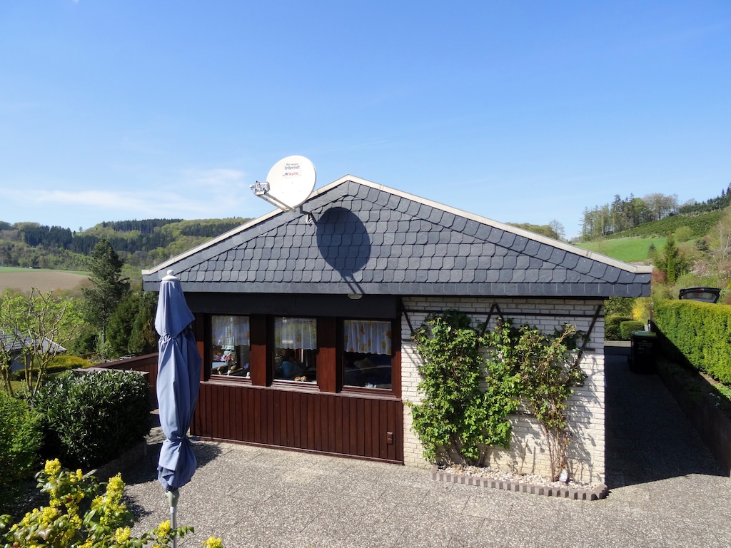 Rustige bungalow aan de Hennesee met terras
