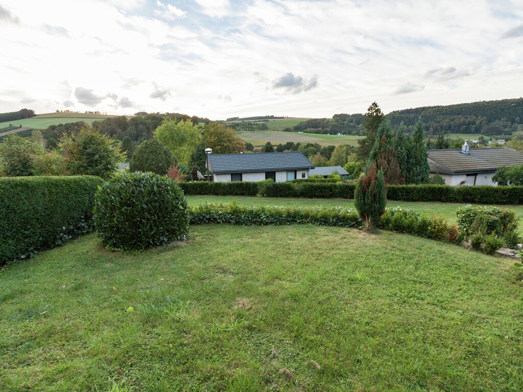 Rustige bungalow aan de Hennesee met terras