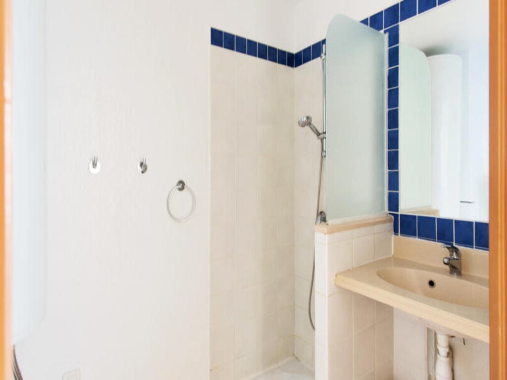 Marineblauwe residentie met drie personen