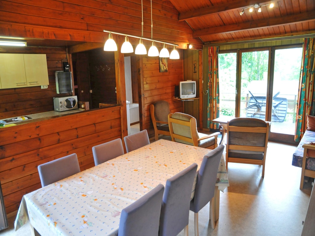 Vakantiehuis met oven in een groene omgeving