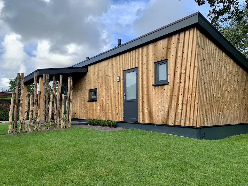 Aangenaam chalet met veranda