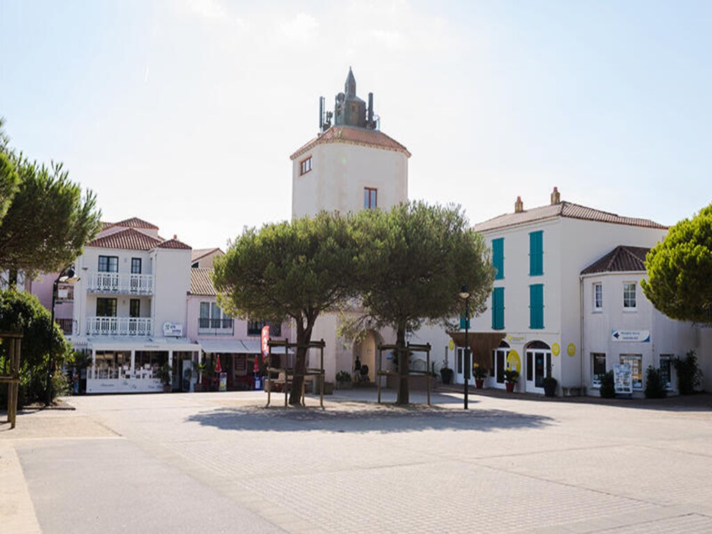Huis in Port-Bourgenay bij haven en zwembaden