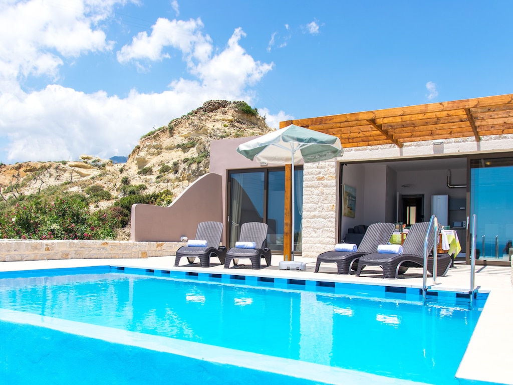 Villa bij Laki Beach met Zwembad
