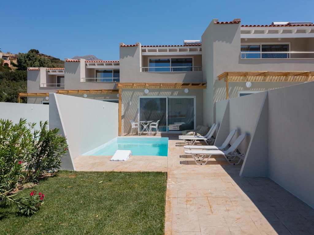 Villa in Damnoni bij Strand & Zwembad