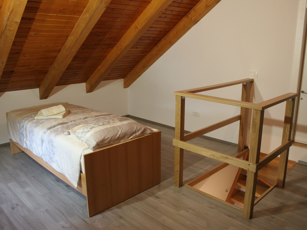 Riverside Rustic Ridge Apartments with Balcony - Three Bedroom Apartment with Balcony