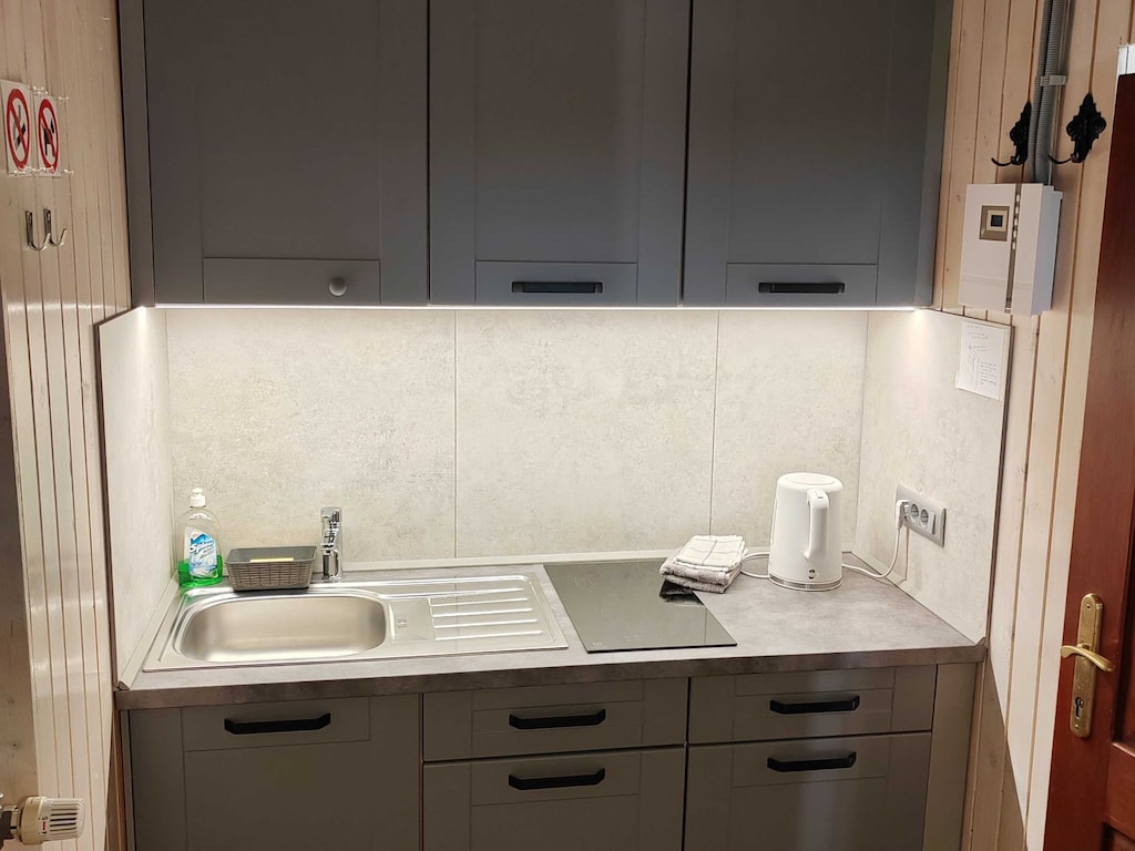 Mountain Vista Cottage with Private Sauna - One Bedroom Cottage