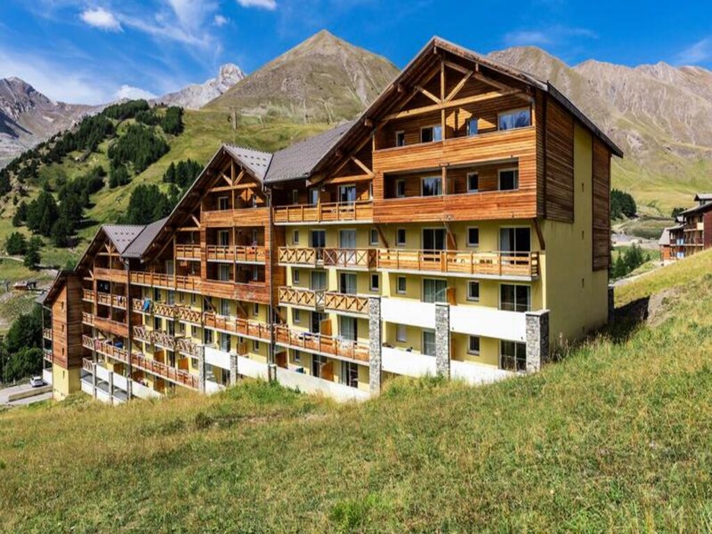 Appartement in Val d'Allos met Zwembad