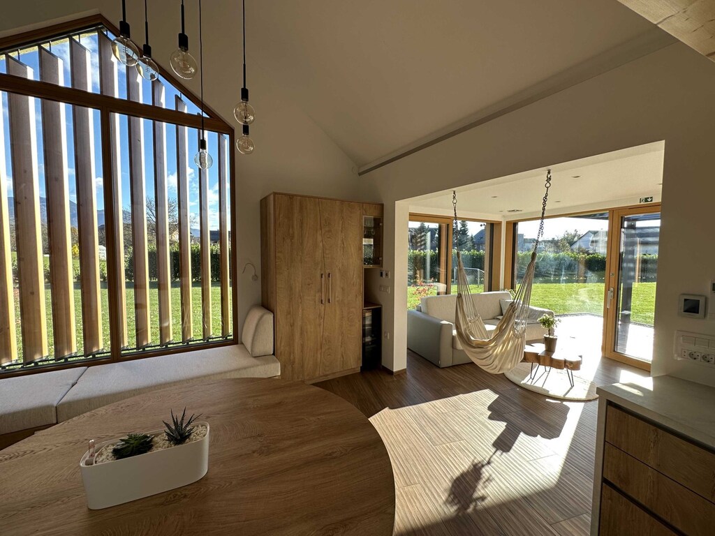 Elegant Warm Bliss Hideaway Escape Lodge - Holiday Home with Hot-Tub