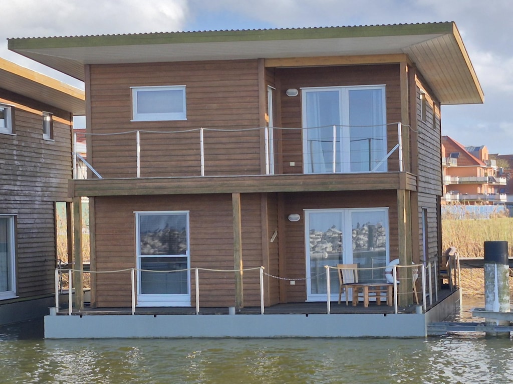 Woonboot in Barth op de Barther Bodden