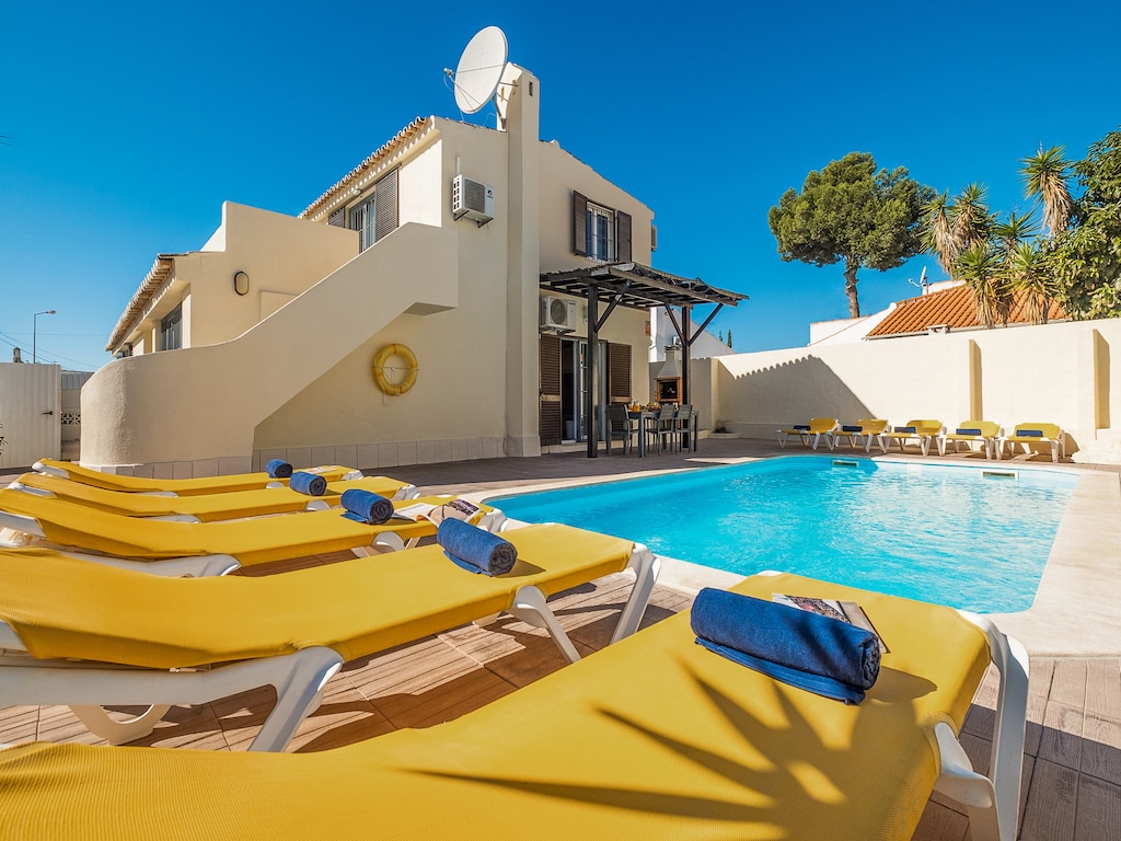 Villa vlakbij het strand Praia da Oura
