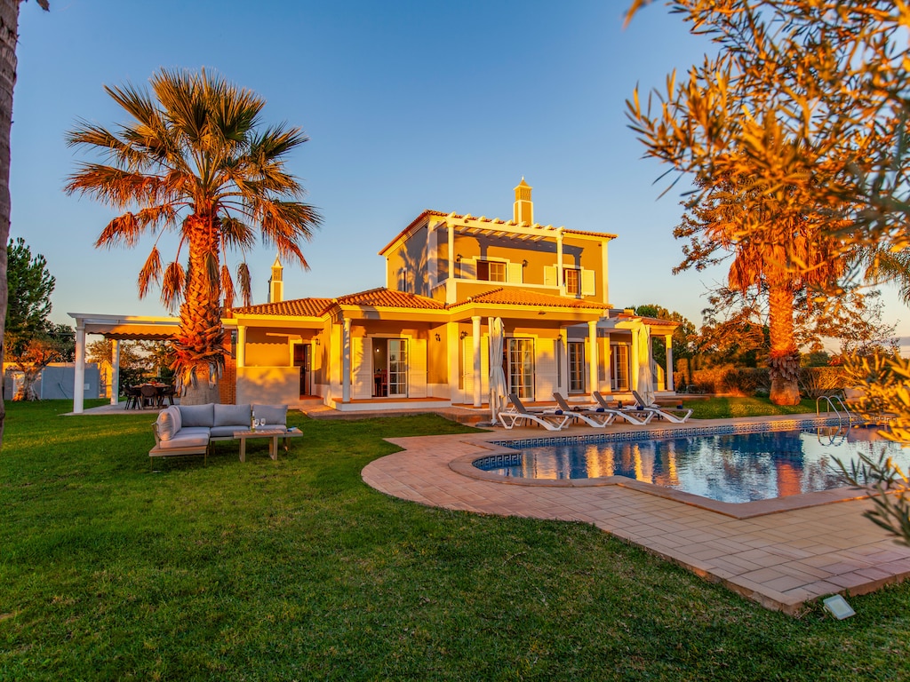 Villa in Pera vlakbij het strand