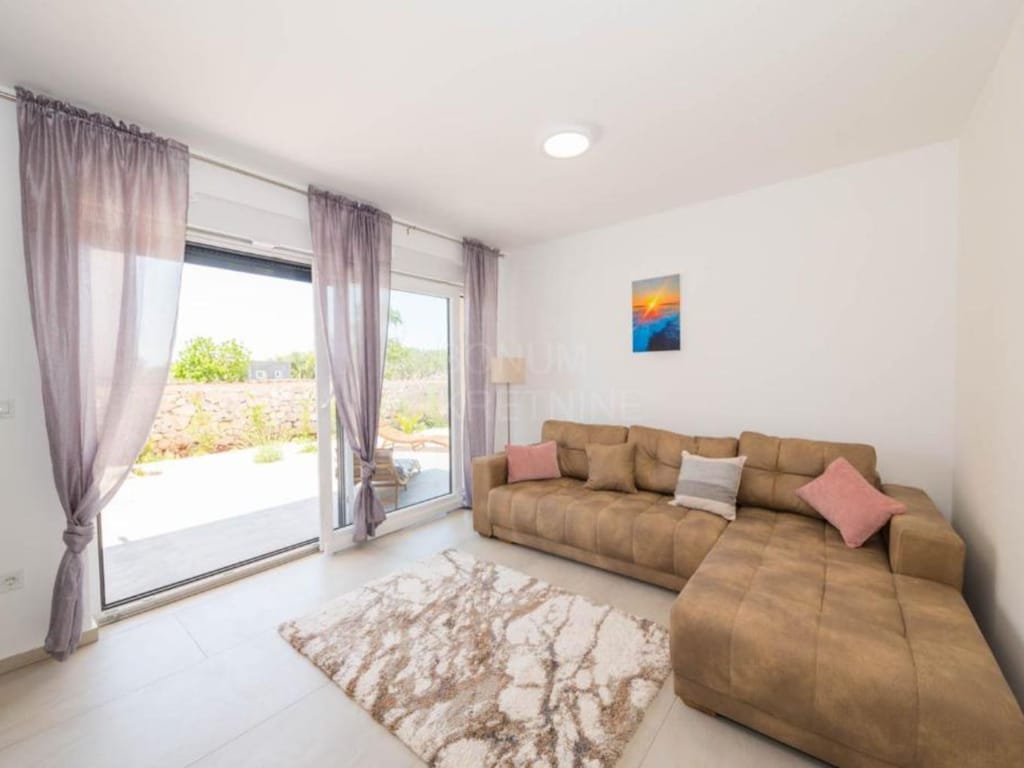 Villa Sunrise with Outdoor Pool - 4 Bedroom & Pool
