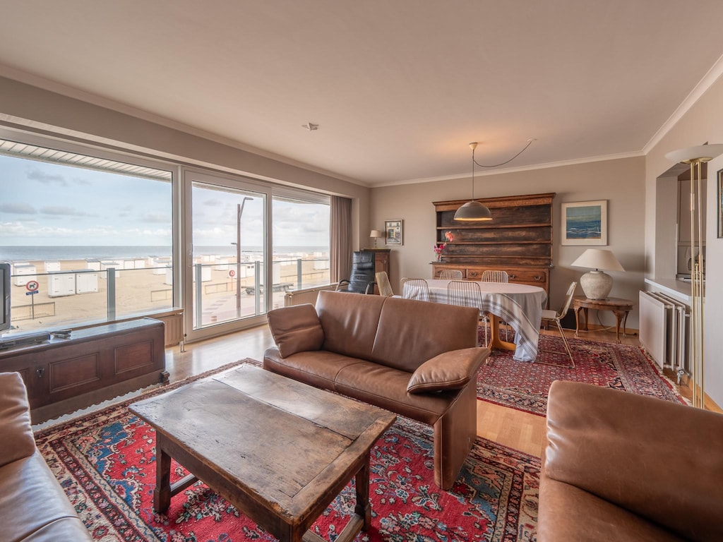 Ruim appartement met uitzicht op zee