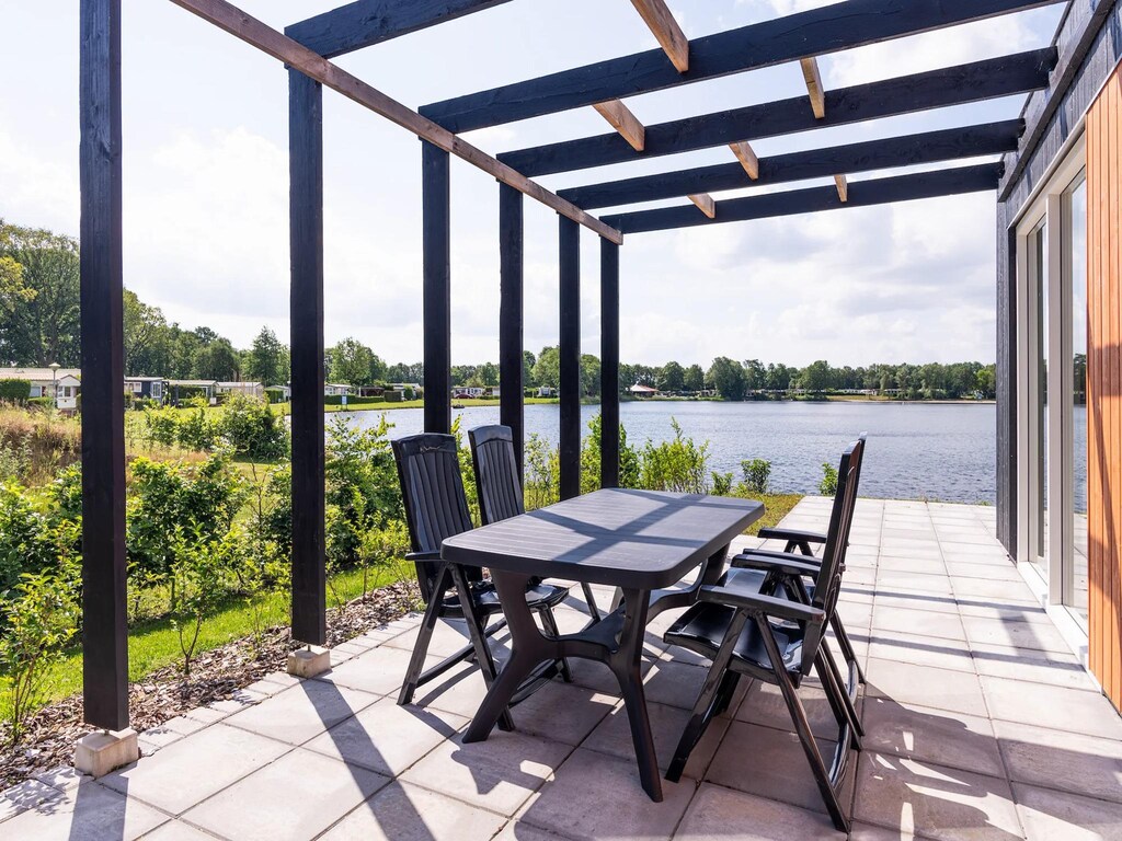 Vakantiehuis aan het meer met modern comfort