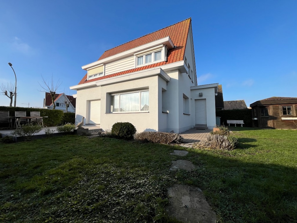 Lichte villa in Wenduine met tuin
