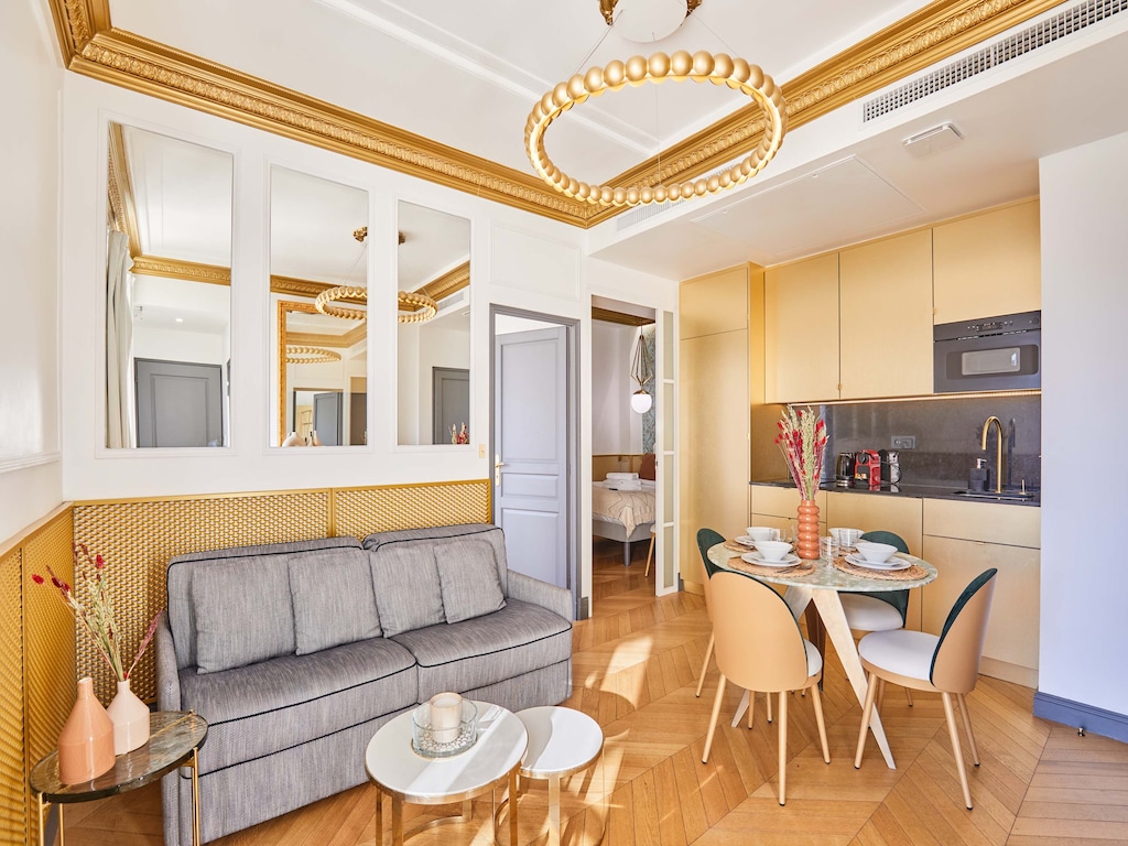 Schitterende AC-2BDR Avenue Montaigne/Arc de Triomphe