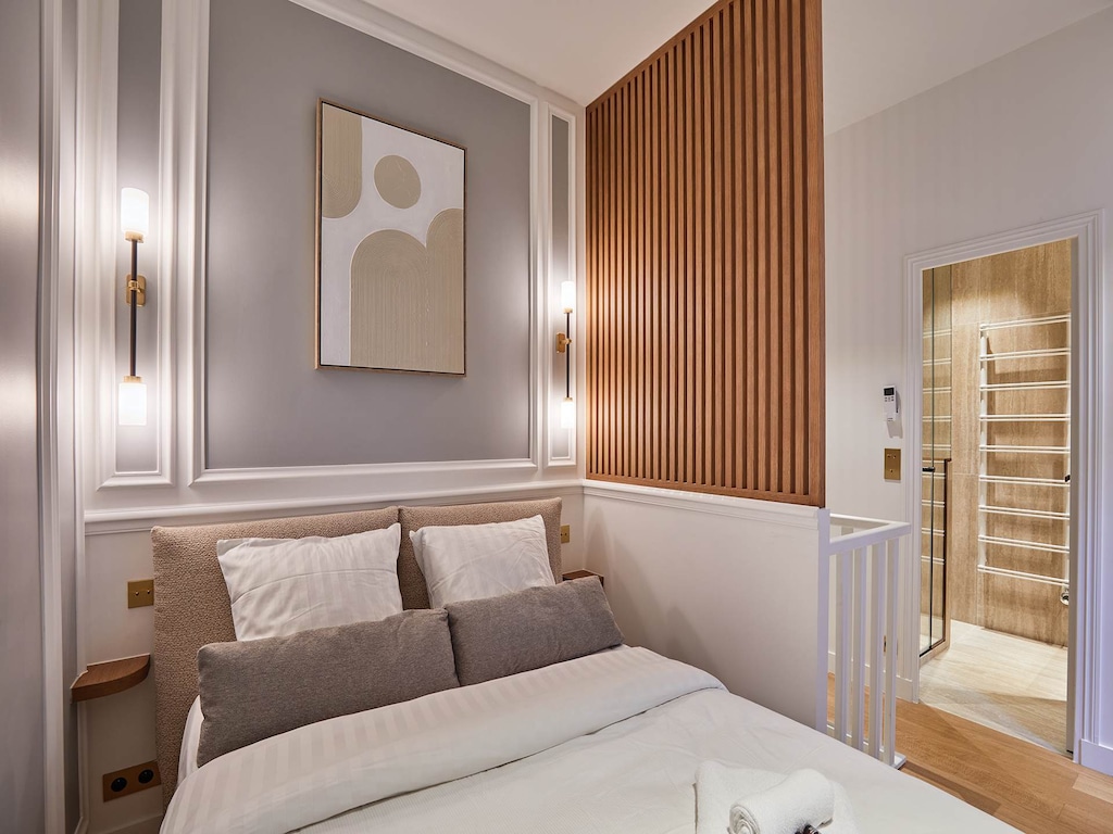 Sublieme 1BDR AC Arc de Triomphe Champs Elysees door Studio Prestige