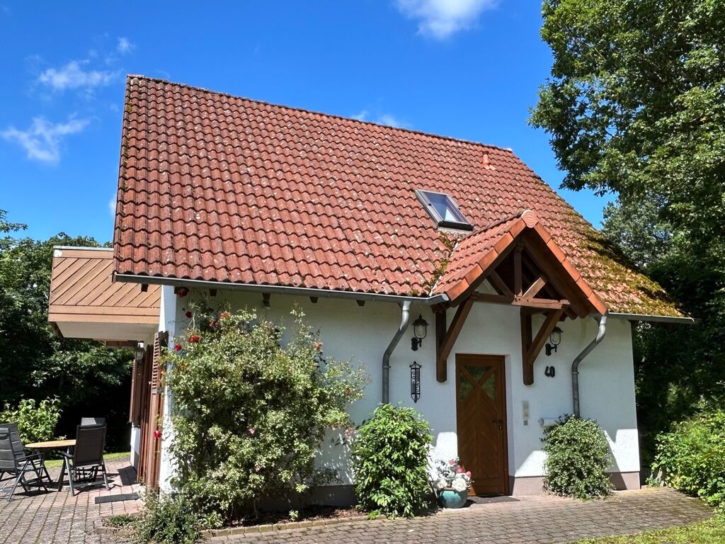 huis in het Knüllgebirge met balkon, tuin