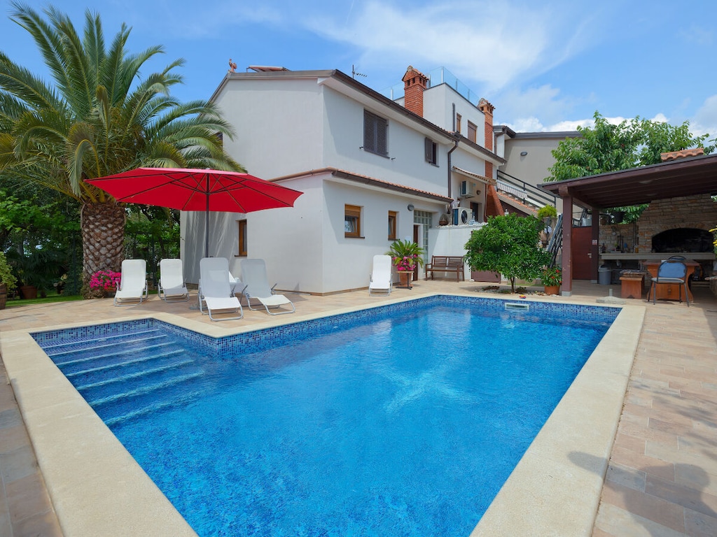 Vakantieappartement in Pula met zwembad