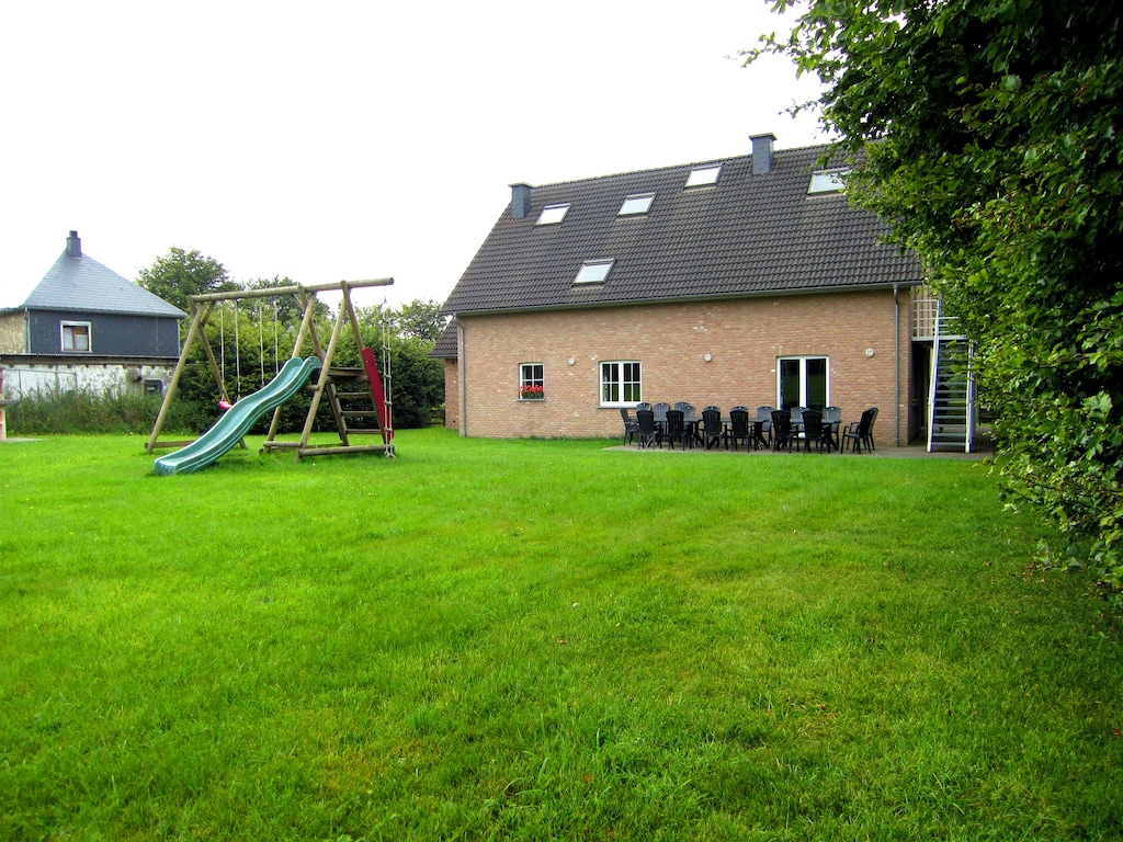 Ferienhaus in Robertville mit Sauna & Garten