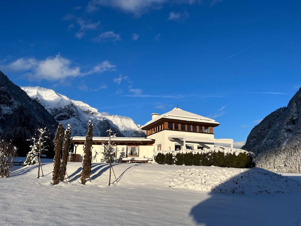Chalet Leutasch mit Loipe und Bergblick