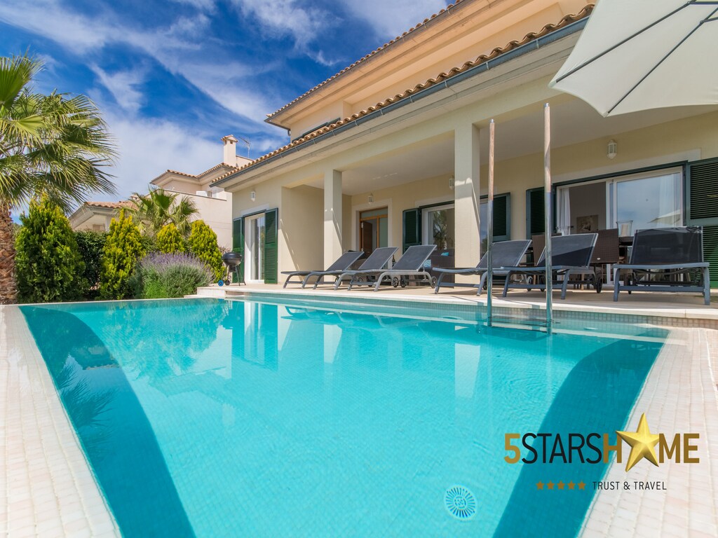 1 mrt Familievilla vlakbij het strand