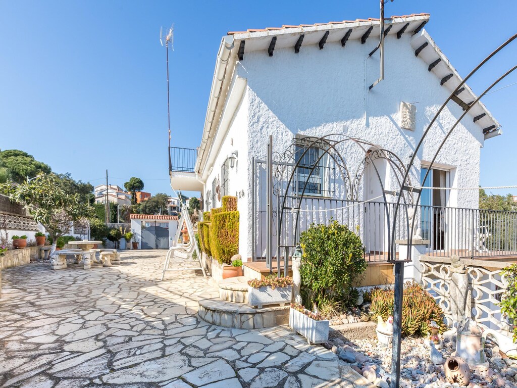 Villa in Lloret de Mar mit Pool und Meerblick