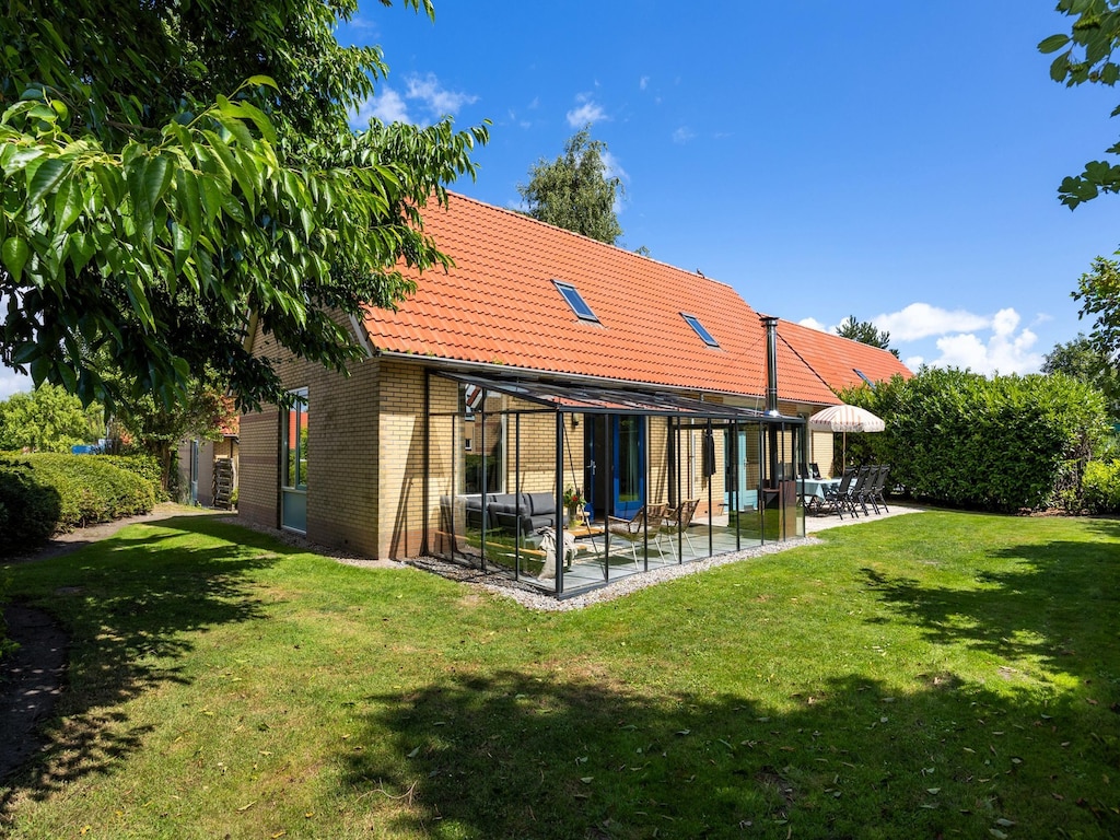 Villa in Andijk met zonnige tuin