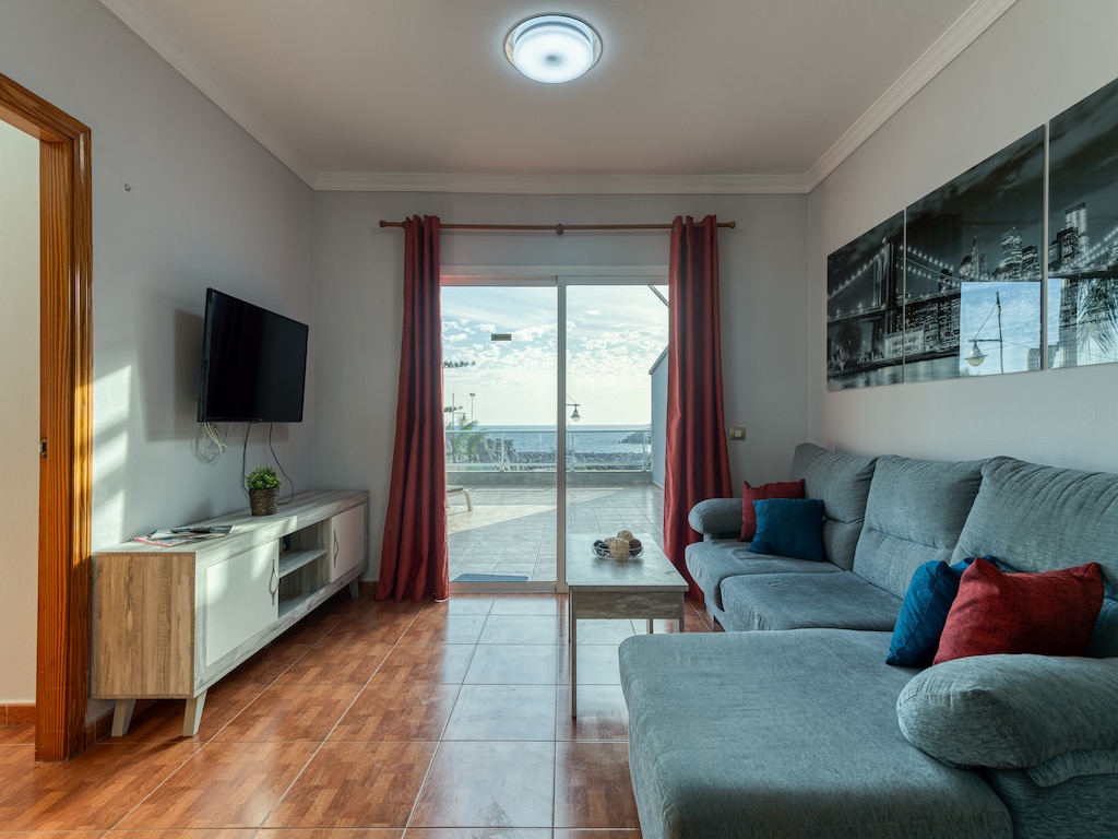 Appartement aan het strand in Mogán met terras