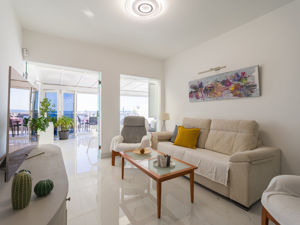 Appartement aan Mogan Beach met zeezicht