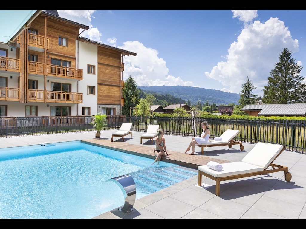 Appartement in Samoëns met Spa en Zwembad