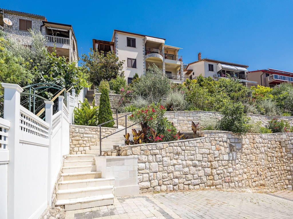 Appartement met zeezicht in Rabac