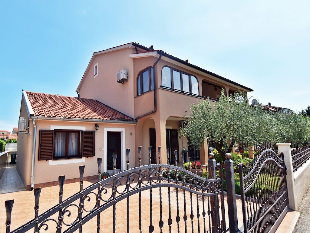 Appartement in Pula bij Golfbaan