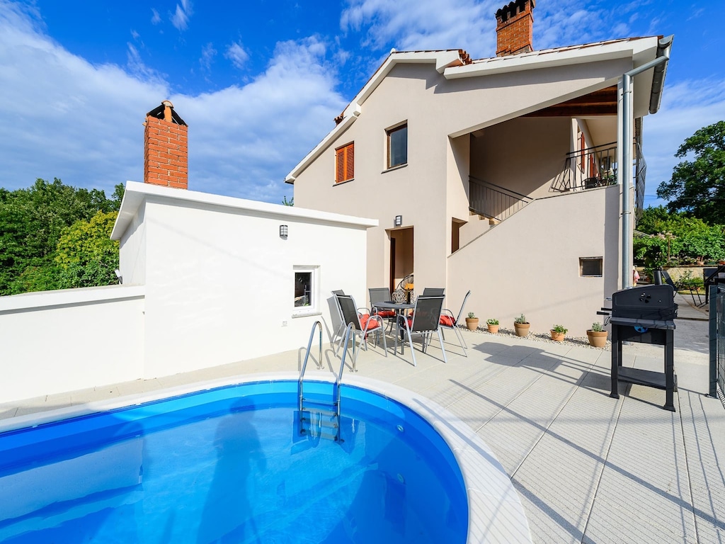 Ruim appartement in Markoci