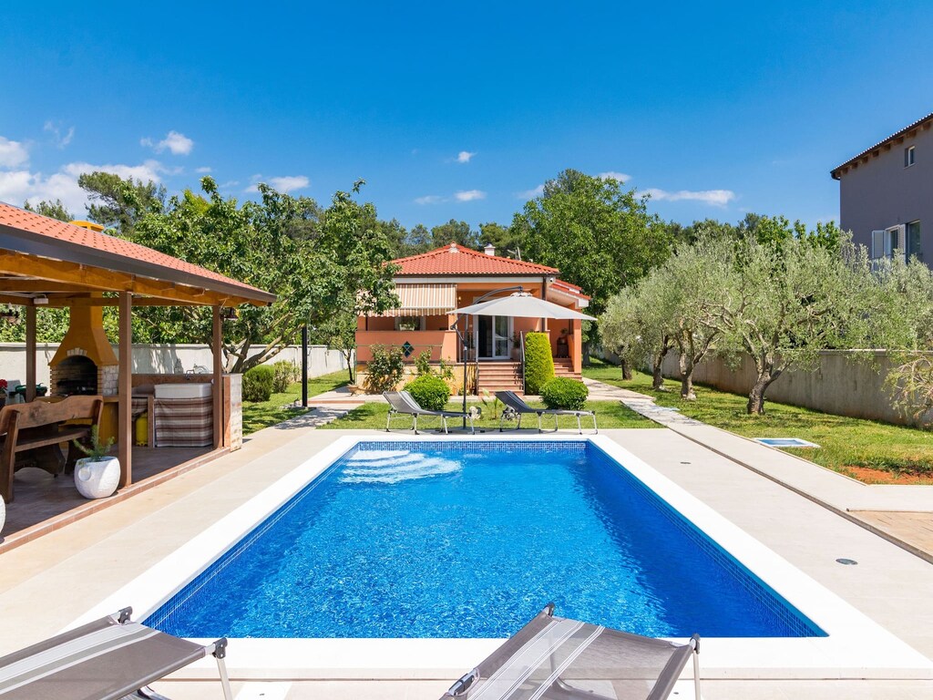 Mooie familiebungalow met privézwembad