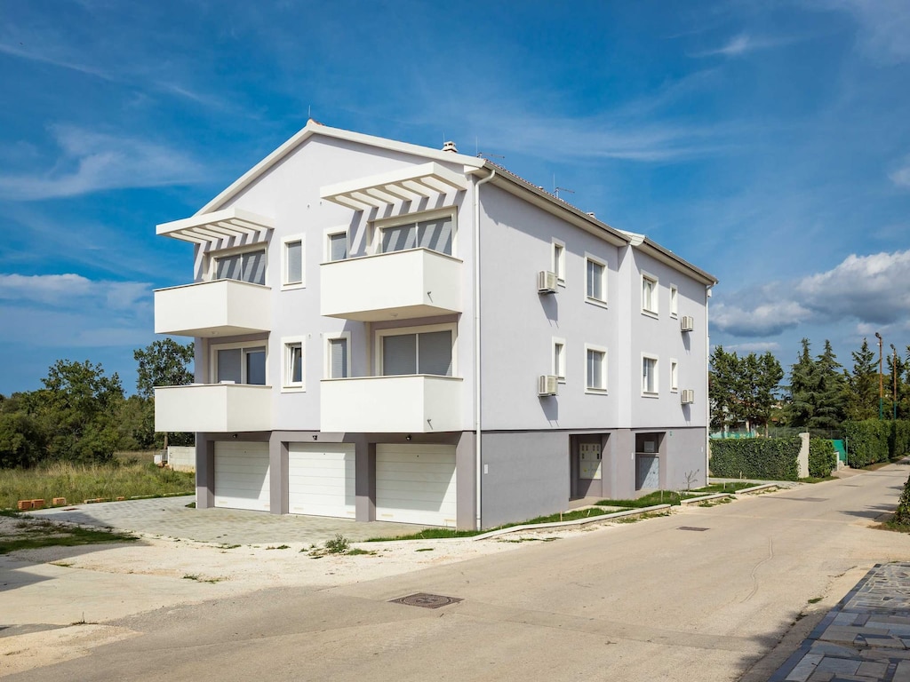 Appartement met één slaapkamer en balkon