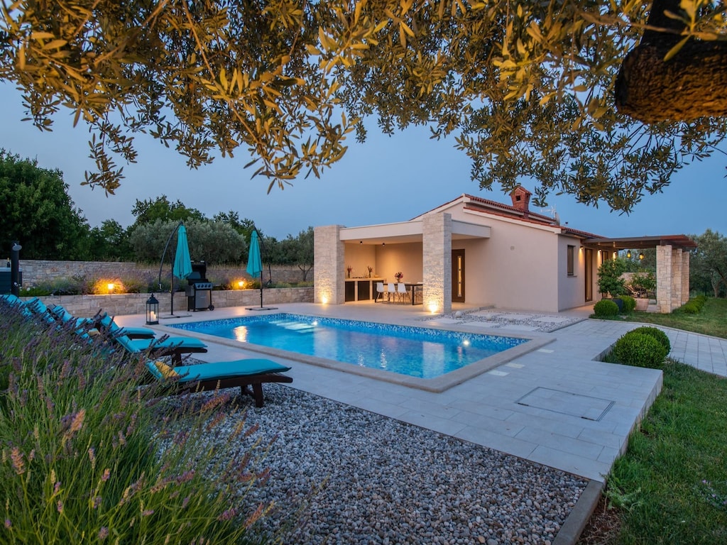 Luxe villa met jacuzzi en zwembad